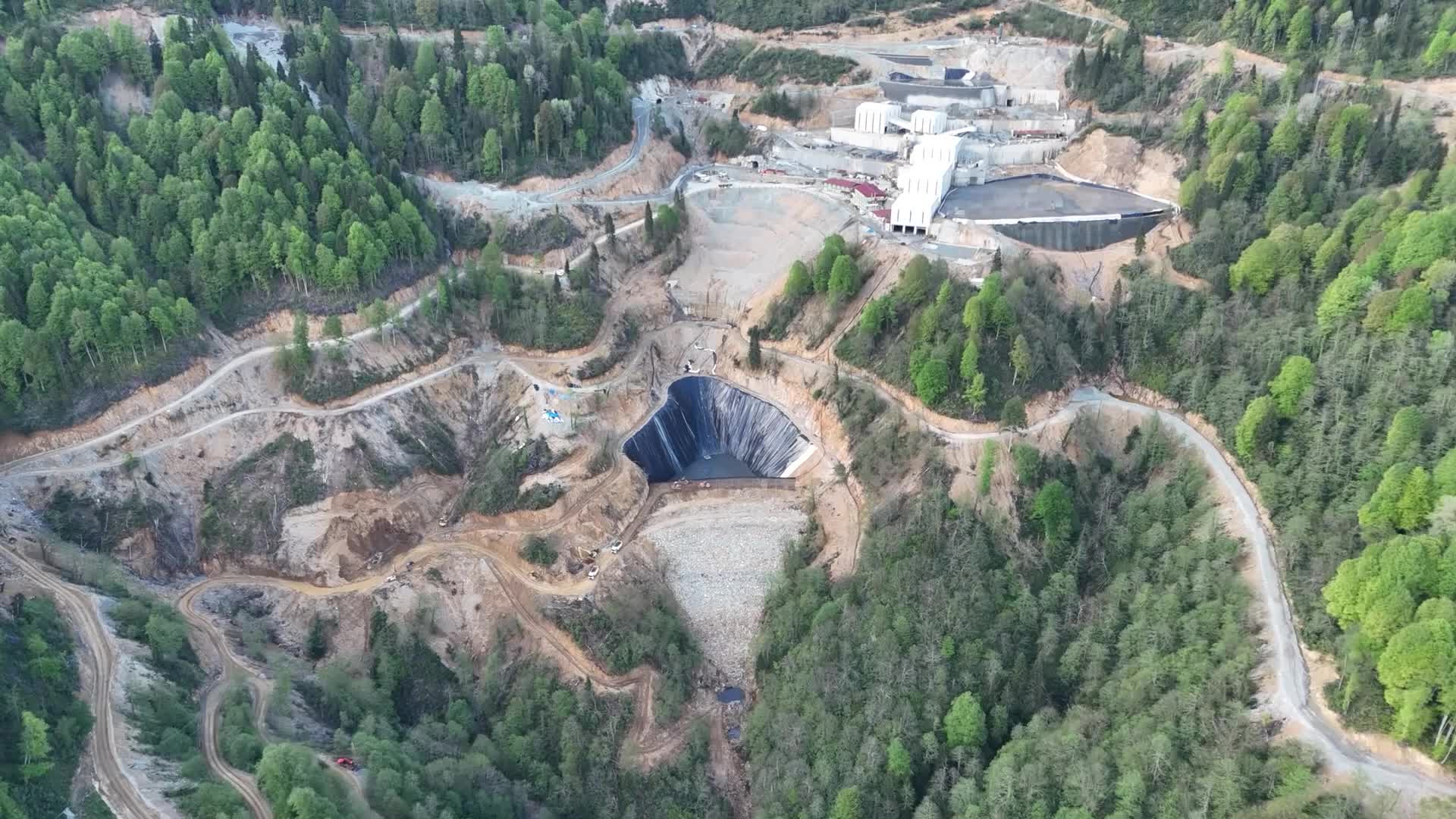 GİRESUN'DA MADEN ATIK HAVUZU TAŞTI: CEVRE KİRLİLİĞİ ENDİŞESİ