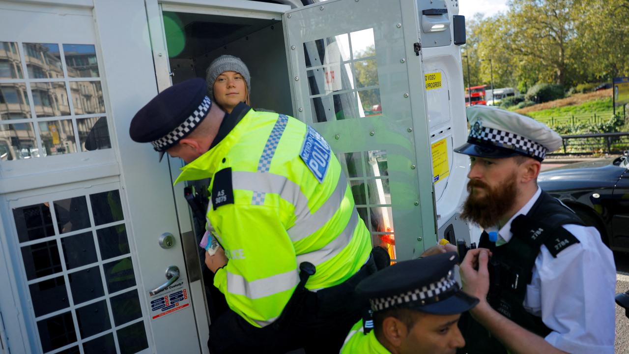 Greta Thunberg Londra'da gözaltına alındı