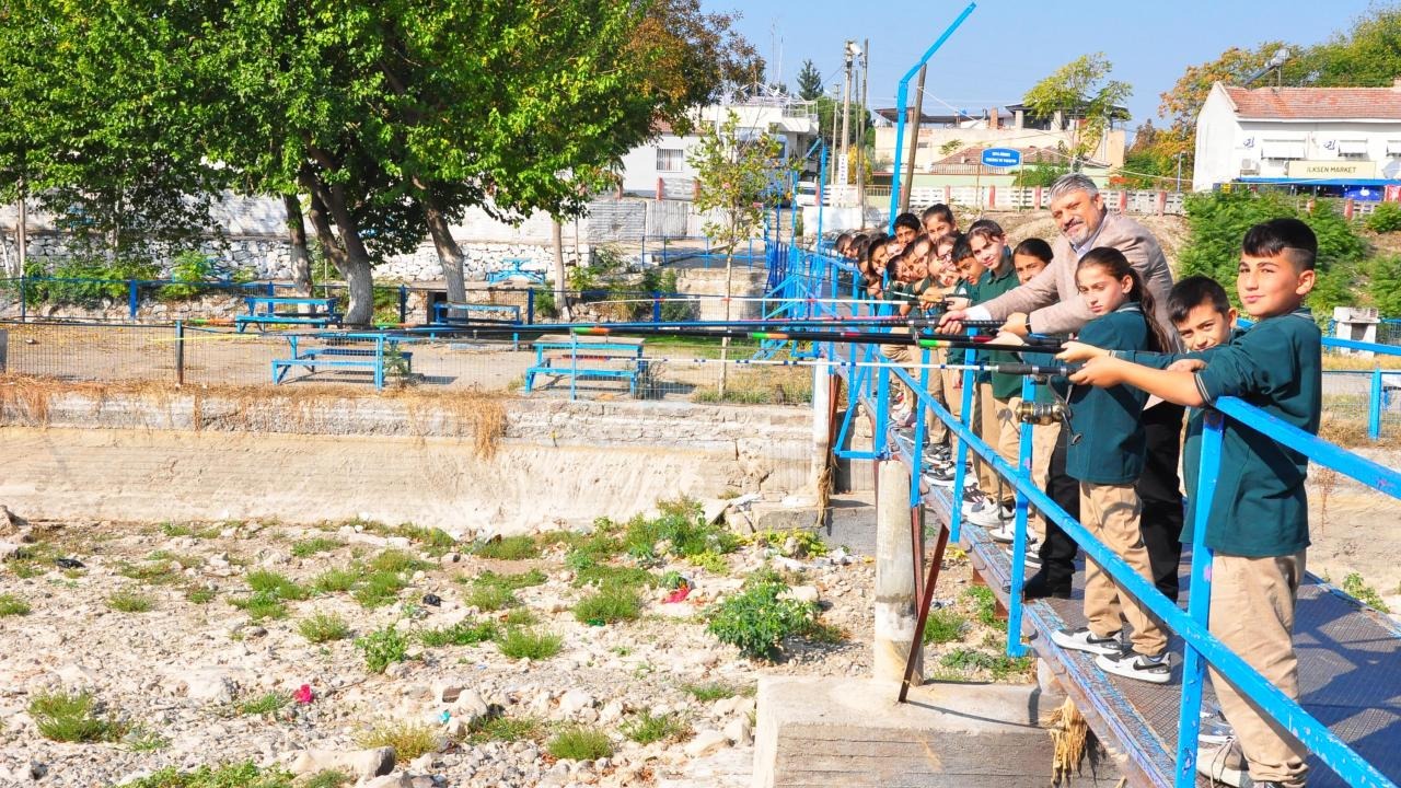 Kuruyan nehire olta attık. Bir umut, ya tutarsa…