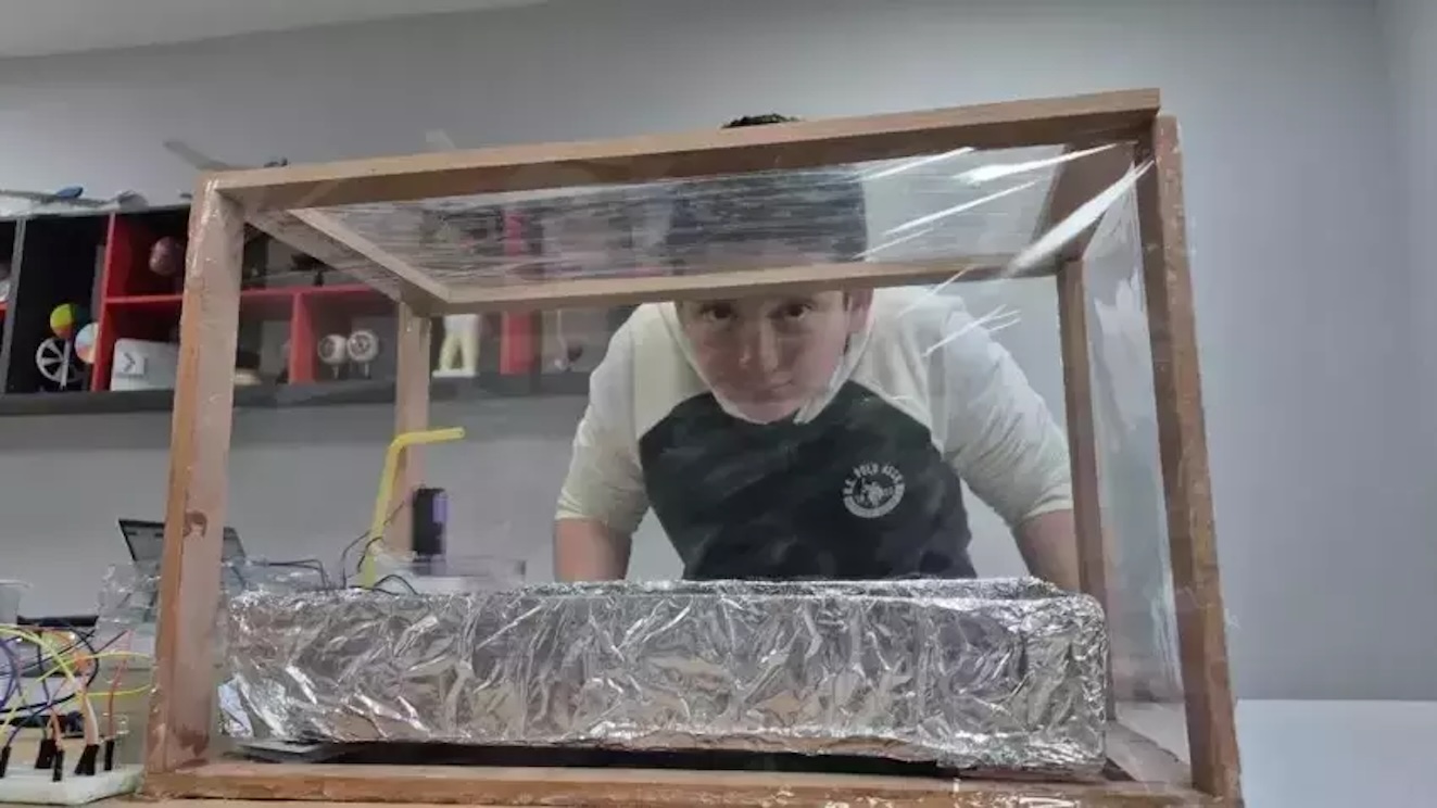 Akıllı sera projesi geleceğe umut aşılıyor