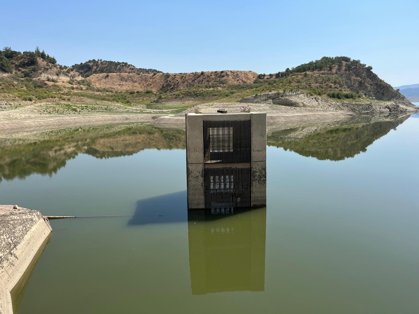 İzmir'in suyu bitti, toprak da aç kaldı