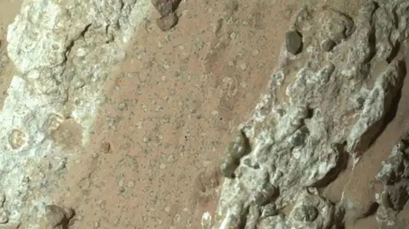 DÜNYA MARS OLMAK ÜZERE
